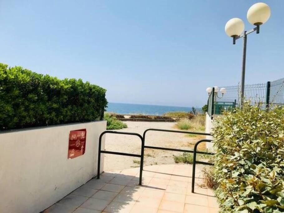 "Croisette" Appartement Rez De Jardin Acces Direct Plage ! Sete Bagian luar foto